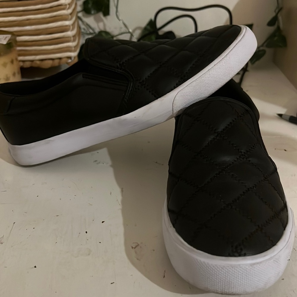 Nine West 8.5 Black Sneakers